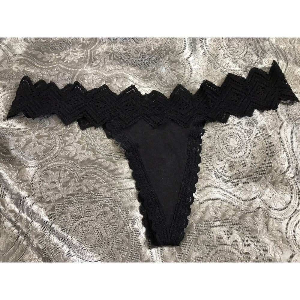 Women’s Black triangle cut Trim Lace Thong Style Underwear Size LG
